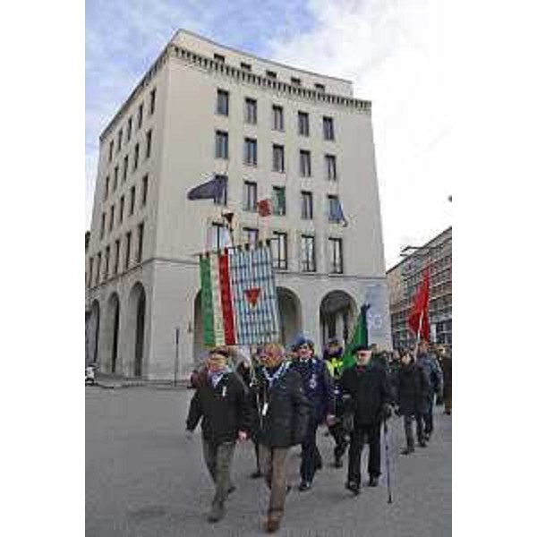 Marcia dell'Associazione Nazionale ex Deportati Politici nei Campi Nazisti, Sezione di Trieste, nel Giorno della Memoria, in piazza Oberdan davanti alla sede del Consiglio regionale - Trieste 27/01/2015