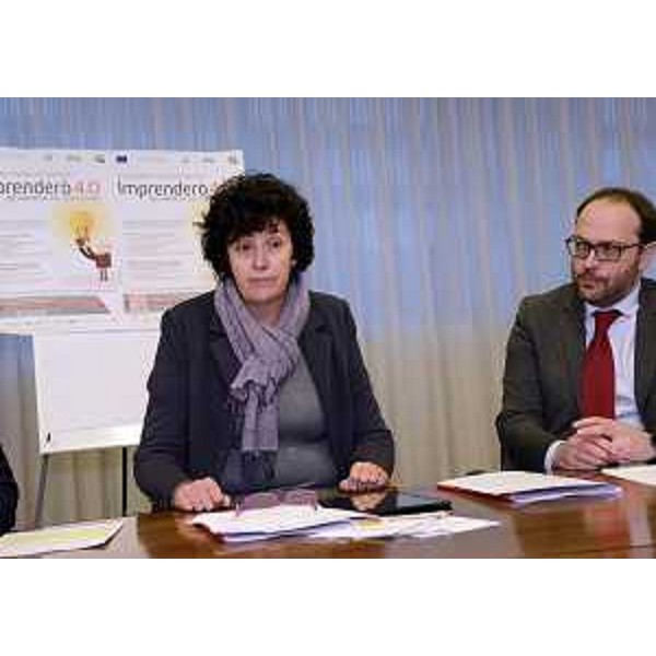 Loredana Panariti (Assessore regionale Lavoro e Formazione) e Andrea Giacomelli (Direttore Imprenderò 4.0) alla presentazione dei dati sulla linea progettuale "Imprenderò 4.0" del Piano Integrato di Politiche per l'Occupazione e il Lavoro (PIPOL) - Udine 29/01/2015