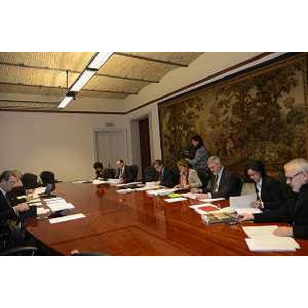 Sergio Bolzonello (Vicepresidente Regione FVG e assessore Attività produttive, Commercio, Cooperazione, Risorse agricole e forestali) e gli assessori regionali Loredana Panariti (Lavoro, Formazione, Istruzione, Pari Opportunità, Politiche giovanili e Ricerca), Gianni Torrenti (Cultura, Sport e Solidarietà), Francesco Peroni (Finanze, Patrimonio, Coordinamento e Programmazione Politiche economiche e comunitarie), Maria Sandra Telesca (Salute, Integrazione socio-sanitaria, Politiche sociali e Famiglia), Paolo Panontin (Funzione pubblica, Autonomie locali, Coordinamento Riforme, Caccia e Risorse ittiche, Protezione civile), Sara Vito (Ambiente ed Energia) durante la riunione della Giunta del FVG - Trieste 30/01/2015