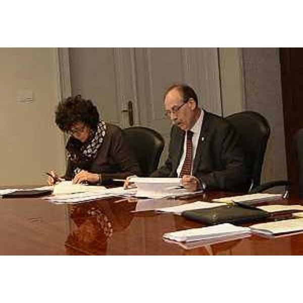 Gli assessori regionali Loredana Panariti (Lavoro, Formazione, Istruzione, Pari Opportunità, Politiche giovanili e Ricerca) e Gianni Torrenti (Cultura, Sport e Solidarietà) durante la riunione della Giunta del FVG - Trieste 30/01/2015