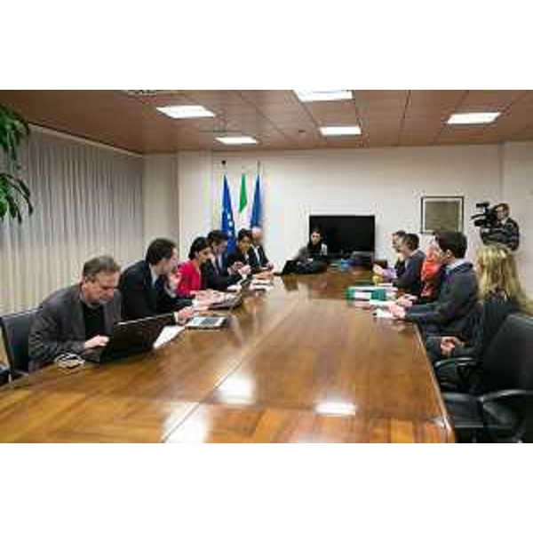 Tavolo di confronto, promosso dalla Regione FVG [Mariagrazia Santoro (Assessore Infrastrutture e Mobilità)], tra i vertici di Trenitalia [Orazio Iacono (Direttore Divisione Passeggeri) e Maria Annunziata Giaconia (Responsabile Direzione Passeggeri per Friuli Venezia Giulia e Veneto)], Rete Ferroviaria Italiana (RFI) [Giorgio Botti (Direttore territoriale commerciale e di esercizio)] e i pendolari regionali - Udine 30/01/2015