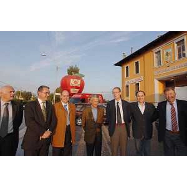 Riccardo Illy (Presidente Regione Friuli Venezia Giulia) nel corso dell'inaugurazione della 38a "Mostra della mela" organizzata dalla Pro Loco e dal Comune di Mereto di Tomba. (Mereto di Tomba 28/09/07)