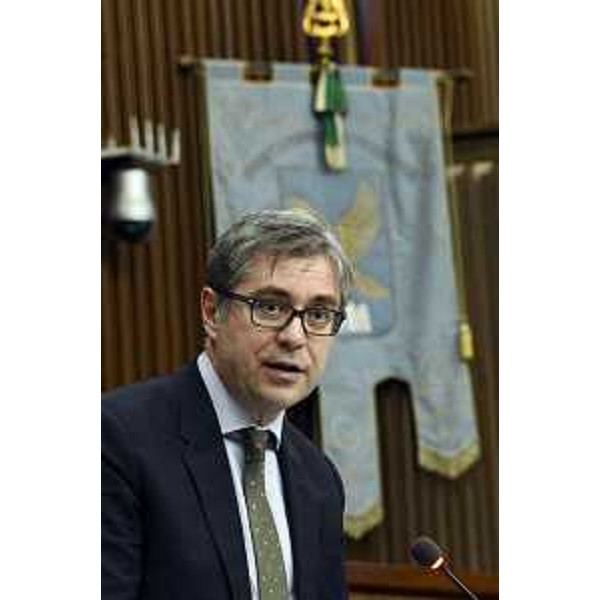 Francesco Peroni (Assessore regionale Finanze, Patrimonio, Coordinamento e Programmazione Politiche economiche e comunitarie) nel corso dei lavori d'Aula in Consiglio regionale - Trieste 02/02/2015