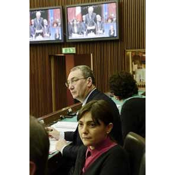 Debora Serracchiani e Sergio Bolzonello (Presidente e vicepresidente Regione Friuli Venezia Giulia) seguono la diretta della Cerimonia solenne di Giuramento e del messaggio alla Nazione del Capo dello Stato Sergio Mattarella, nell'Aula del Consiglio regionale - Trieste 03/02/2015