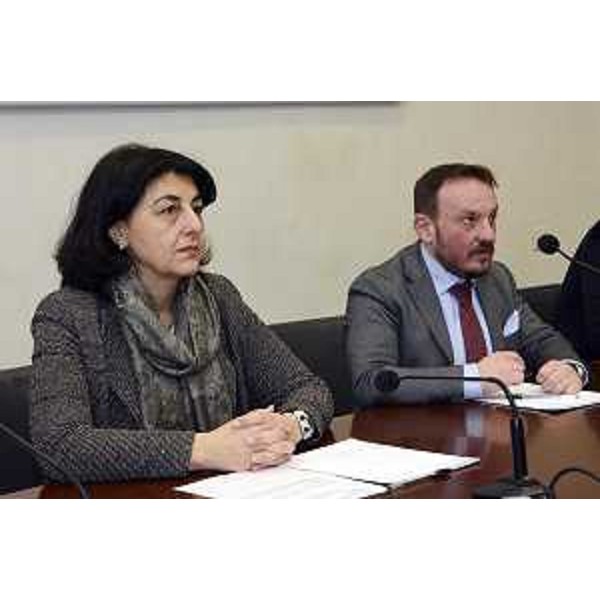 Mariagrazia Santoro (Assessore regionale Università) e Vincenzo Zoccano (Presidente Consulta regionale Associazioni persone disabili e loro famiglie Friuli Venezia Giulia) alla cerimonia del premio "Nulla Su di Noi Senza di Noi" alla tesi di laurea "La qualità del colloquio didattico: proposte per migliorare il rapporto genitori-insegnanti in situazione di disabilità" di Paola Vigini - Trieste 03/02/2015