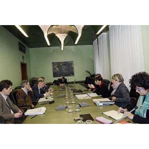 Debora Serracchiani (Presidente Regione Friuli Venezia Giulia), Maria Sandra Telesca (Assessore regionale Salute, Integrazione socio-sanitaria, Politiche sociali e Famiglia) e Loredana Panariti (Assessore regionale Lavoro, Formazione, Istruzione, Pari Opportunità, Politiche giovanili e Ricerca) al Tavolo con la CGIL regionale, di prosecuzione del confronto con le parti sociali sulle nuove forme di sostegno al reddito - Trieste 03/02/2015