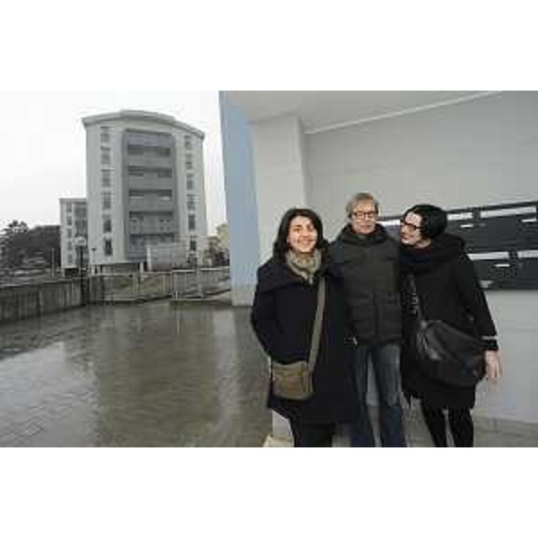Mariagrazia Santoro (Assessore regionale Lavori pubblici), Giulio Lauri (Consigliere regionale) ed Elena Marchigiani (Assessore Politiche Casa Comune Trieste) all'inaugurazione di 22 alloggi ATER in via Costalunga - Trieste 03/02/2015