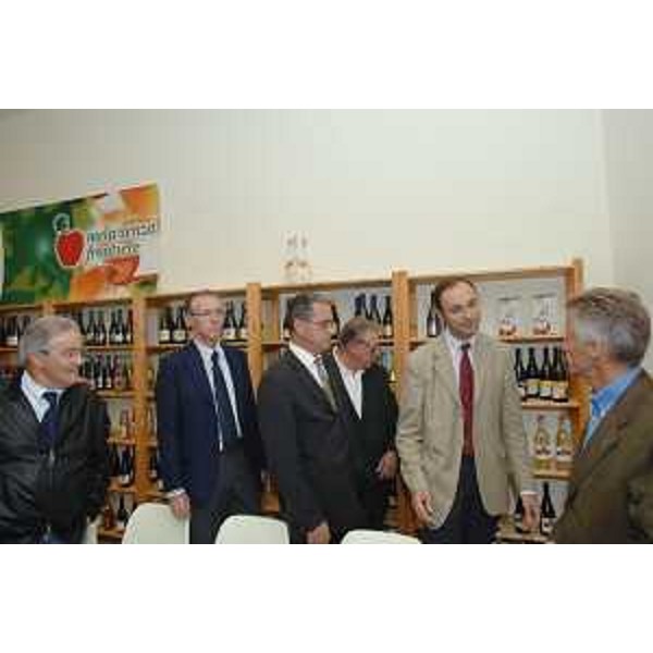 Riccardo Illy (Presidente Regione Friuli Venezia Giulia) nel corso dell'inaugurazione della 38a "Mostra della mela" organizzata dalla Pro Loco e dal Comune di Mereto di Tomba, nel nuovo spazio della "Casa del Sidro" di Pantianicco. (Mereto di Tomba 28/09/07)