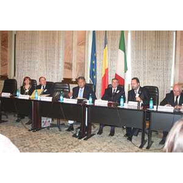 Roberto Antonaz (Assessore regionale Pace) al Convegno "La Romania nella Comunità Europea. Storia, prospettive, aspettative." organizzato dall'EFASCE (Ente Friulano Assistenza Sociale e Culturale Emigranti) di Pordenone, a Bucarest. (Bucarest 29/09/07)