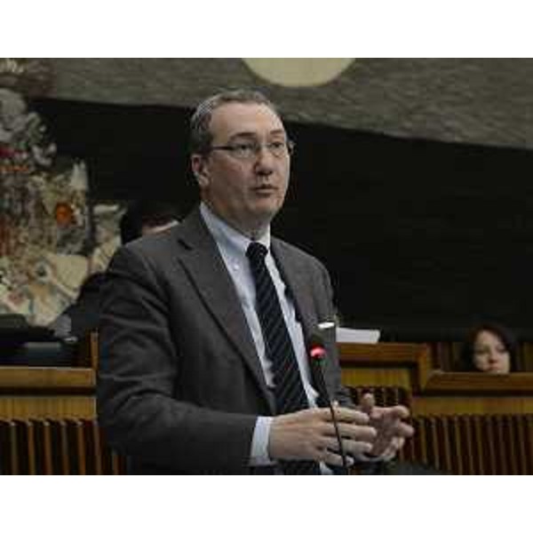 Sergio Bolzonello (Vicepresidente Regione FVG e assessore Attività produttive, Commercio, Cooperazione, Risorse agricole e forestali) durante i lavori consiliari di approvazione della legge regionale "Rilancimpresa" (Piano di sviluppo del settore industriale del FVG) - Trieste 05/02/2015