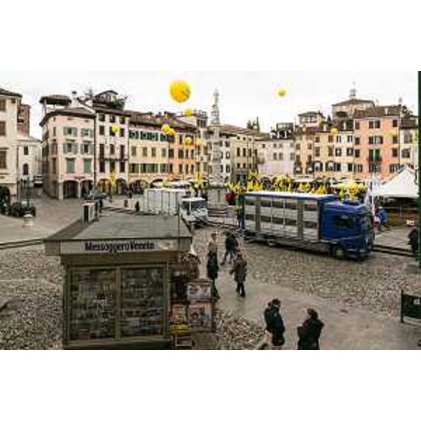 Piazza Matteotti durante la manifestazione di Coldiretti FVG per salvare le oltre 1.000 stalle attive della regione Friuli Venezia Giulia - Udine 06/02/2015