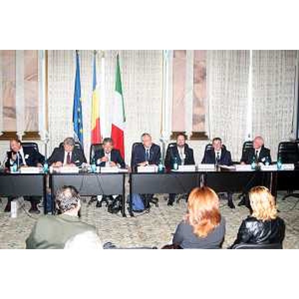 Roberto Antonaz (Assessore regionale Pace) ed Elio De Anna (Presidente Provincia Pordenone) al Convegno "La Romania nella Comunità Europea. Storia, prospettive, aspettative." organizzato dall'EFASCE (Ente Friulano Assistenza Sociale e Culturale Emigranti) di Pordenone, a Bucarest. (Bucarest 29/09/07)