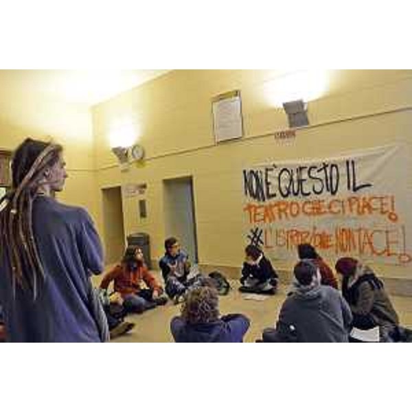 Protesta studentesca alla cerimonia di inaugurazione dell'Anno Accademico 2014-2015 (91°) dell'Università degli Studi - Trieste 06/02/2015