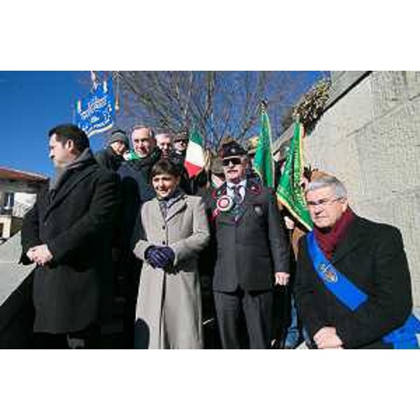 Franco Iacop (Presidente Consiglio regionale), Paride Cargnelutti (Consigliere regionale), Debora Serracchiani (Presidente Regione Friuli Venezia Giulia) e Pietro Fontanini (Presidente Provincia Udine) al Monumento ai Caduti dell'eccidio di Porzus - Canebola di Faedis 08/02/2015