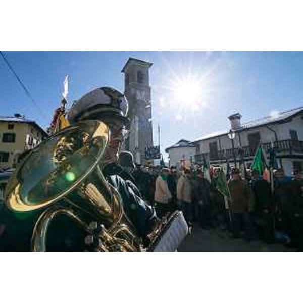 Omaggio al Monumento ai Caduti durante la cerimonia commemorativa dei 70 anni dell'eccidio di Porzus - Canebola di Faedis 08/02/2015