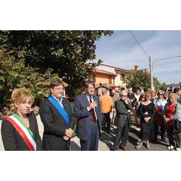 Lodovico Sonego (Assessore regionale Mobilità e Infrasttrutture Trasporto), Silvia Caruso (Sindaco San Canzian d'Isonzo) ed Enrico Gherghetta (Presidente Provincia Gorizia) all'inaugurazione del sottopasso di Begliano, a San Canzian d'Isonzo. (San Canzian d'Isonzo 01/10/2007)