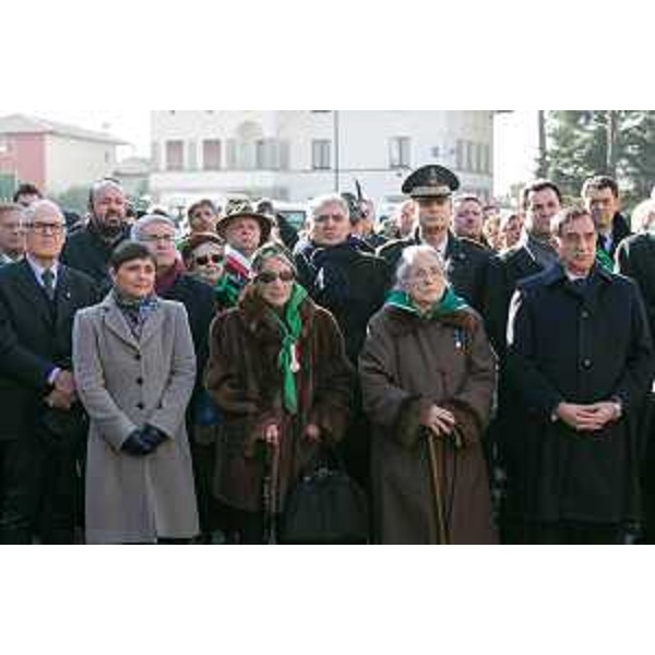 Gian Luigi Gigli (Deputato), Debora Serracchiani (Presidente Regione Friuli Venezia Giulia), Paola Del Din (Ex partigiana) e Domenico Rossi (Sottosegretario Difesa) alla cerimonia commemorativa dei 70 anni dell'eccidio di Porzus - Faedis 08/02/2015
