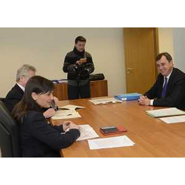Debora Serracchiani (Presidente Regione Friuli Venezia Giulia) incontra Renato Carlantoni (Sindaco Tarvisio), nella sede della Regione FVG - Tolmezzo 09/02/2015