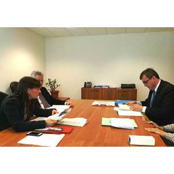 Debora Serracchiani (Presidente Regione Friuli Venezia Giulia) incontra Renato Carlantoni (Sindaco Tarvisio), nella sede della Regione FVG - Tolmezzo 09/02/2015