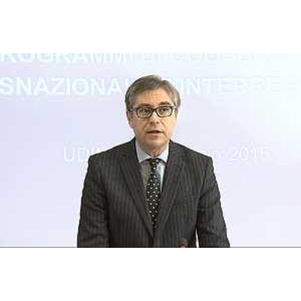 Francesco Peroni (Assessore regionale Finanze, Patrimonio, Coordinamento e Programmazione Politiche economiche e comunitarie) al convegno "I Programmi di Cooperazione transnazionale e interregionale" della Programmazione europea 2014-2020, nell'Auditorium della Regione FVG - Udine 10/02/2015