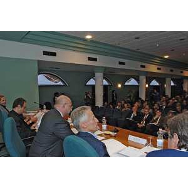 Riccardo Illy (Presidente Regione Friuli Venezia Giulia) ed Enrico Bertossi (Assessore regionale Attività produttive) al Convegno "Il commercio verso il cambiamento: le opportunità nel Friuli Venezia Giulia; l'evoluzione della rete distributiva e i nuovi stili di consumo.", alla Fiera di Udine. (Udine 01/10/07)