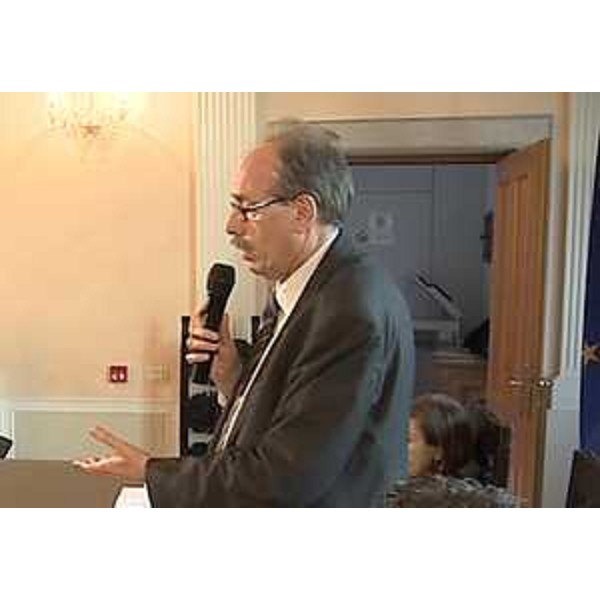 Gianni Torrenti (Assessore regionale Solidarietà) all'incontro con la Prefettura di Udine e i sindaci della Bassa Friulana sulla gestione dei migranti, nel salone d'onore del Municipio - Palmanova 10/02/2015
