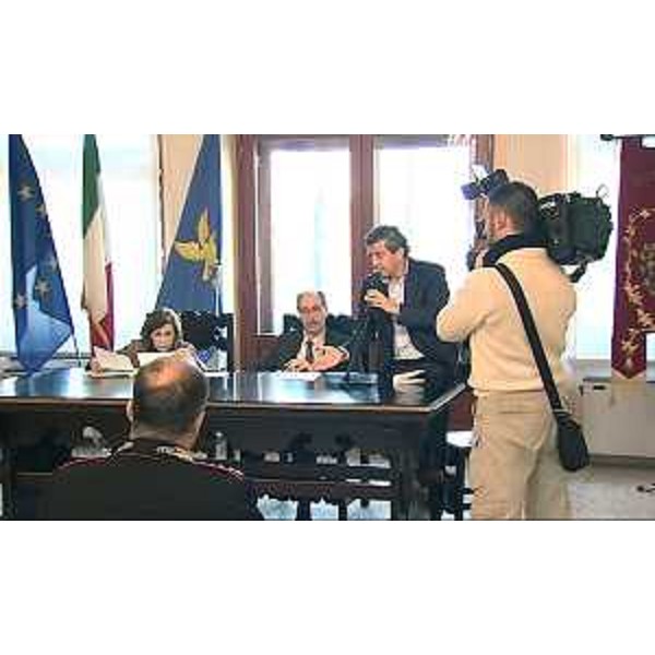 Provvidenza Delfina Raimondo (Prefetto Udine), Gianni Torrenti (Assessore regionale Solidarietà) e Francesco Martines (Sindaco Palmanova) all'incontro con i sindaci della Bassa Friulana sulla gestione dei migranti, nel salone d'onore del Municipio - Palmanova 10/02/2015