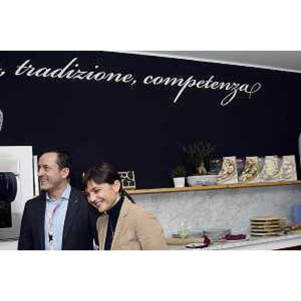 Debora Serracchiani (Presidente Regione Friuli Venezia Giulia) visita la Roncadin accompagnata da Dario Roncadin (Amministratore delegato Roncadin S.p.A.) - Meduno (PN) 12/02/2015