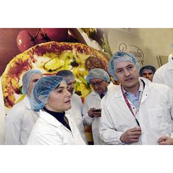 Debora Serracchiani (Presidente Regione Friuli Venezia Giulia) visita la Roncadin accompagnata da Dario Roncadin (Amministratore delegato Roncadin S.p.A.) - Meduno (PN) 12/02/2015