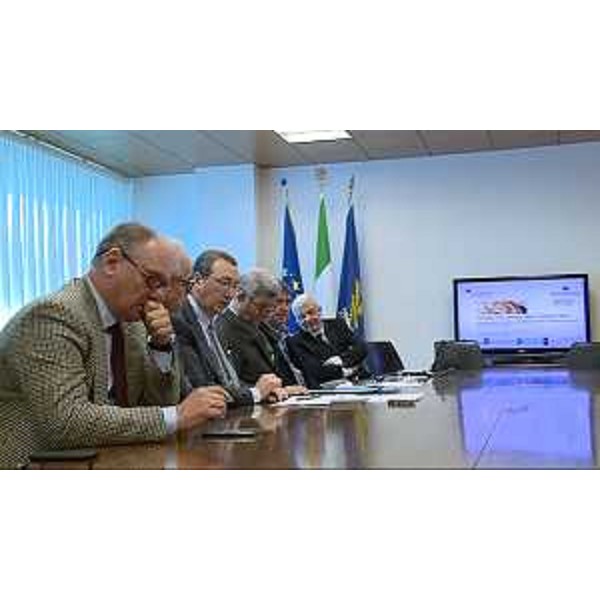 Sergio Bolzonello (Vicepresidente Regione FVG e assessore Attività produttive, Commercio, Cooperazione, Risorse agricole e forestali) alla presentazione del Rapporto di Ricerca del IV trimestre 2014 sull'andamento del terziario del FVG, di Confcommercio FVG - Udine 12/02/2015