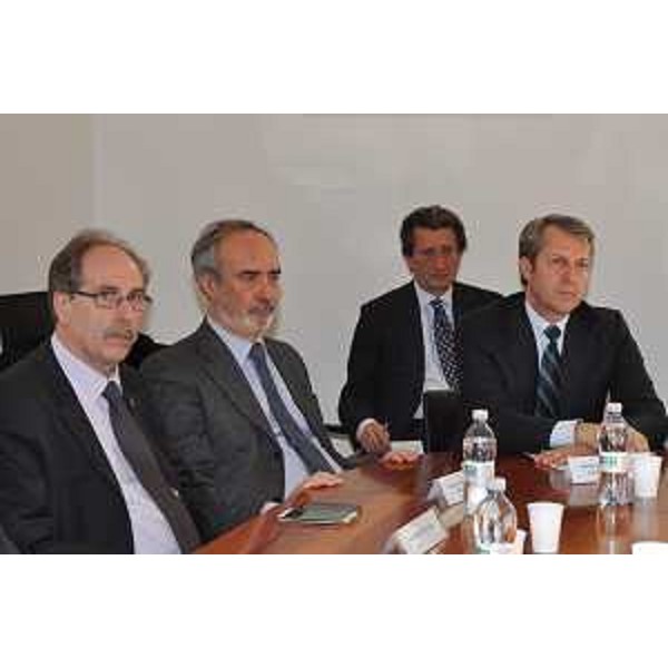 Gianni Torrenti (Assessore regionale Cultura e Solidarietà) e Benedetto Della Vedova (Sottosegretario Affari Esteri) al Tavolo Governo-Esuli istriani, fiumani e dalmati sui problemi connessi all'acquisizione degli indennizzi previsti dall'Accordo di Roma del 18 febbraio 1983 - Roma, Palazzo Chigi 12/02/2015