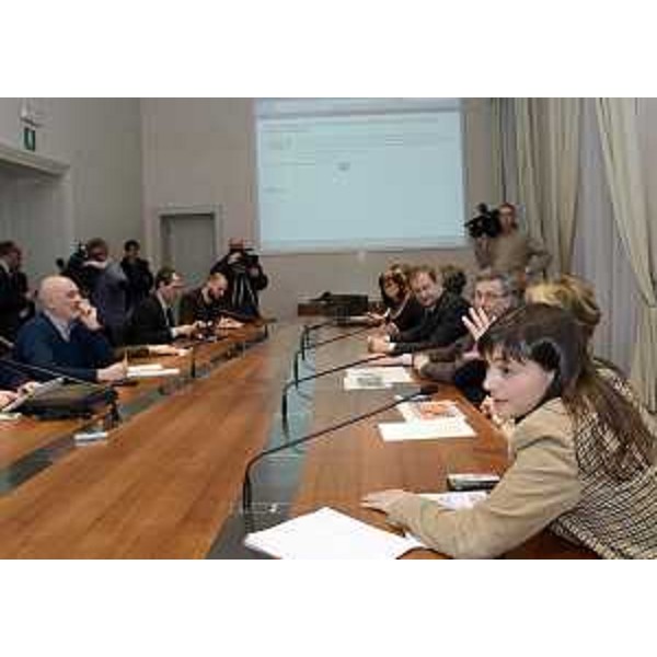 Debora Serracchiani (Presidente Regione Friuli Venezia Giulia) alla conferenza stampa sui Servizi innovativi al cittadino in materia di Sanità - Trieste 13/02/2015