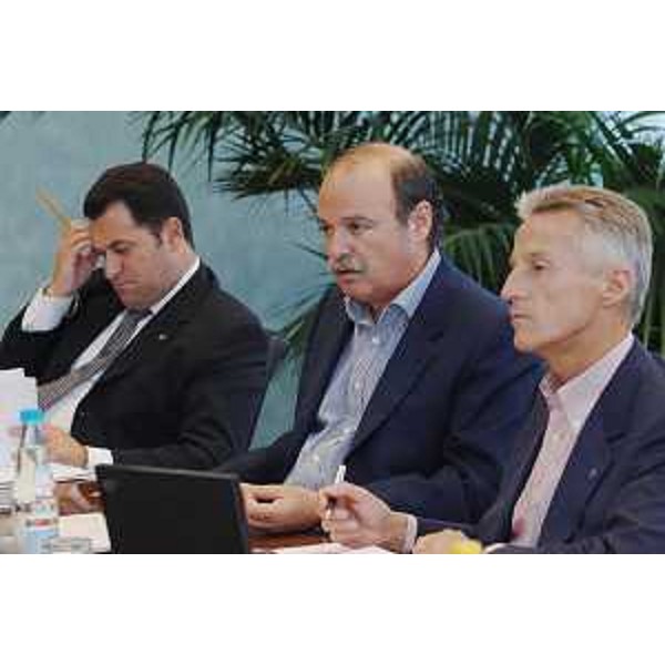 Riccardo Illy (Presidente Regione Friuli Venezia Giulia), Gianfranco Moretton (Vicepresidente e Assessore regionale Ambiente LLPP Protezione civile) e Franco Iacop (Assessore regionale Relazioni internazionali Autonomie locali) nel corso dei lavori della Giunta regionale riunitasi a Udine nella sede di rappresentanza della Regione. (Udine 05/10/07) 