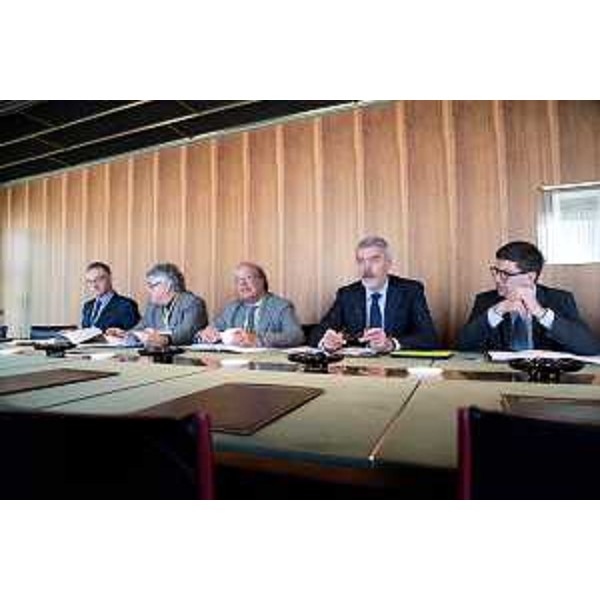Maurizio Fermeglia e Alberto Felice De Toni (Rettori Università Trieste e Udine), Guido Martinelli [Direttore Scuola Internazionale Superiore di Studi Avanzati (SISSA) Trieste], Paolo Panontin (Assessore regionale Funzione pubblica e Coordinamento Riforme) e Simone Puksic (Presidente Insiel s.p.A.) alla firma della Convenzione Quadro tra Regione Friuli Venezia Giulia, Università, SISSA e Insiel S.p.A. - Trieste 17/02/2015
