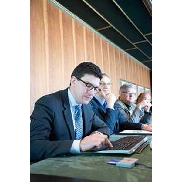 Simone Puksic (Presidente Insiel s.p.A.) alla firma della Convenzione Quadro tra Regione Friuli Venezia Giulia, Università, SISSA e Insiel S.p.A. - Trieste 17/02/2015