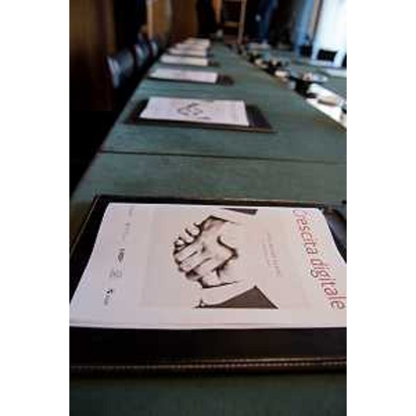 Tavolo della firma della Convenzione Quadro tra Regione Friuli Venezia Giulia, Università, SISSA e Insiel S.p.A., nella sede di Insiel - Trieste 17/02/2015