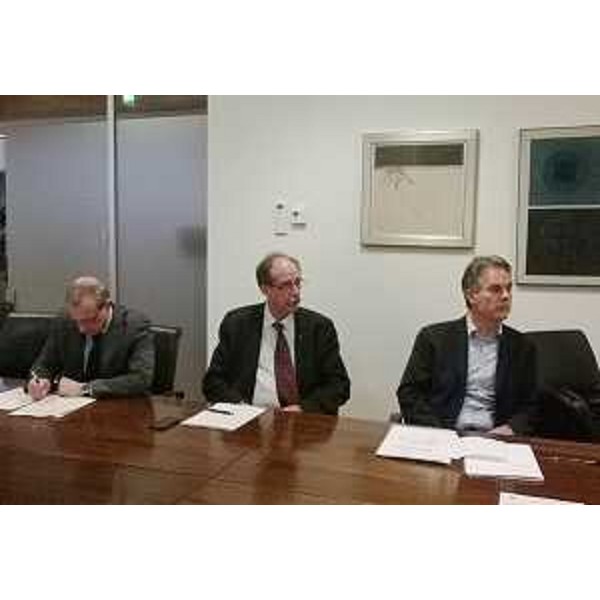 Lucio Pellegrini (Direttore servizio Corregionali Estero e Integrazione Immigrati Regione FVG), Gianni Torrenti (Assessore regionale Solidarietà) e Mario Zoletto (Servizio Corregionali Estero e Integrazione Immigrati Regione FVG) al Tavolo regionale di Protezione internazionale - Udine 18/02/2015