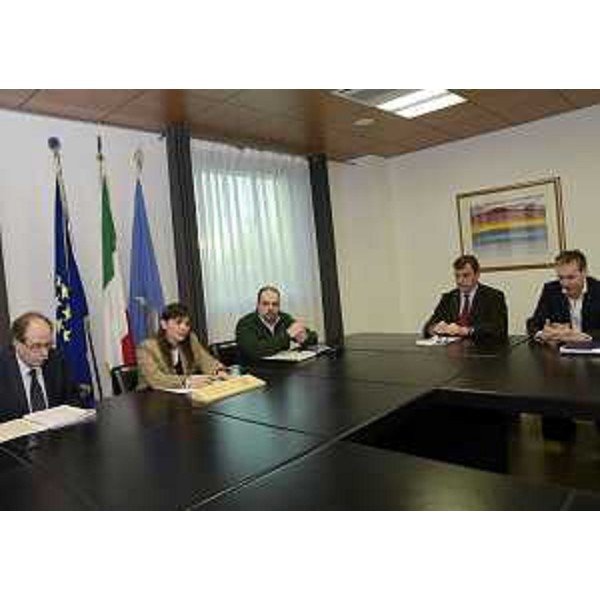 Gianni Torrenti (Assessore regionale Solidarietà), Debora Serracchiani (Presidente Regione Friuli Venezia Giulia) e i sindaci Ivan Buzzi (Pontebba), Renato Carlantoni (Tarvisio) e Boris Preschern (Malborghetto-Valbruna) - Udine 19/02/2015