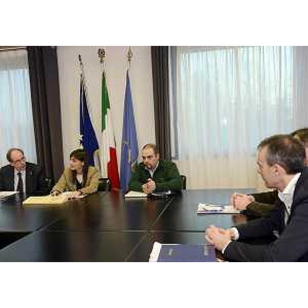 Gianni Torrenti (Assessore regionale Solidarietà) e Debora Serracchiani (Presidente Regione Friuli Venezia Giulia) all'incontro con i sindaci di Pontebba, Tarvisio e Malborghetto-Valbruna - Udine 19/02/2015