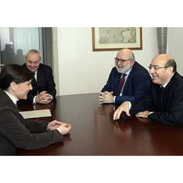 Debora Serracchiani (Presidente Regione Friuli Venezia Giulia), Roberto Antonione (Ex presidente Regione FVG), Giovanni Caracciolo di Vietri [Segretario generale Iniziativa Centro Europea (InCE)] e Michele Valensise [Segretario generale Ministero Affari Esteri Cooperazione Internazionale (MAECI)], nella sede della Presidenza regionale del FVG - Trieste 20/02/2015