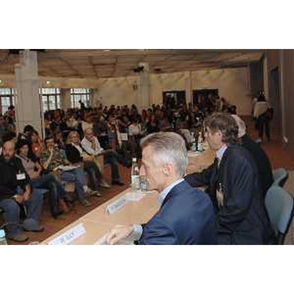 Riccardo Illy (Presidente Regione Friuli Venezia Giulia) all'apertura dei lavori della seconda giornata del III Congresso Nazionale Gestalt "Oltre le tecniche: lo stile personale", alla Stazione Marittima di Trieste. (Trieste 06/10/07)