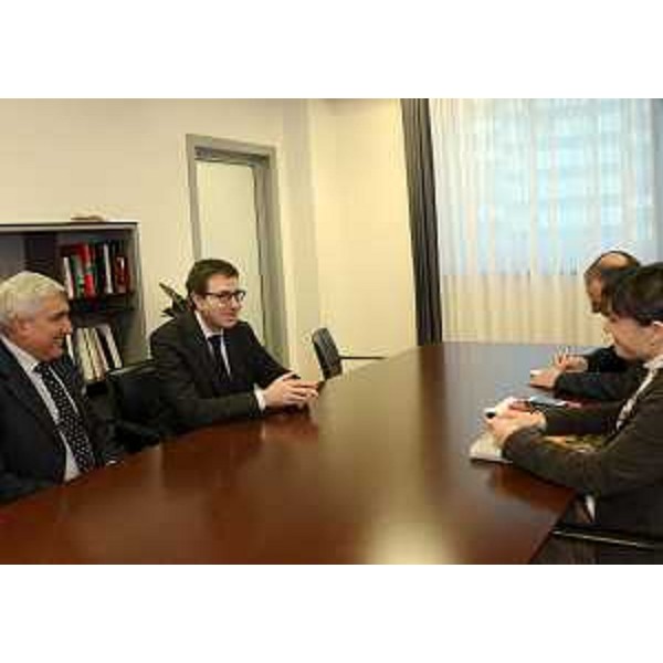 Debora Serracchiani (Presidente Regione Friuli Venezia Giulia) con Pasquale Marotta (Direttore reggente interregionale Agenzia Dogane Veneto e Friuli Venezia Giulia) e Maurizio Montemagno (Direttore interregionale Agenzia Dogane Veneto e Friuli Venezia Giulia) - Udine 20/02/2015
