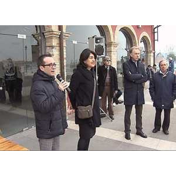 Devis Formentin (Sindaco Marano Lagunare), Mariagrazia Santoro (Assessore regionale Pianificazione territoriale e Lavori pubblici) e Paride Cargnelutti (Vicepresidente Consiglio regionale) alla cerimonia di consegna dei lavori per il dragaggio dei canali prospicienti l'abitato di Marano - Marano Lagunare 21/02/2015