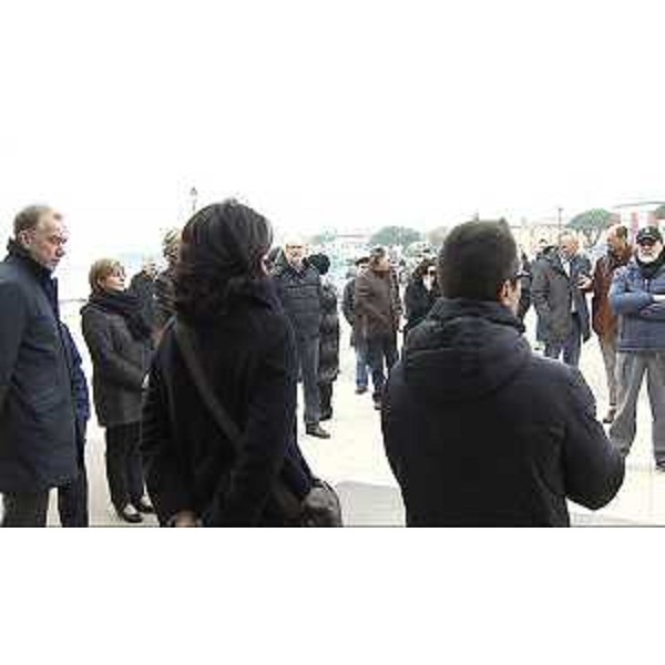 Paride Cargnelutti (Vicepresidente Consiglio regionale), Mariagrazia Santoro (Assessore regionale Pianificazione territoriale e Lavori pubblici) e Devis Formentin (Sindaco Marano Lagunare) alla cerimonia di consegna dei lavori per il dragaggio dei canali prospicienti l'abitato di Marano - Marano Lagunare 21/02/2015