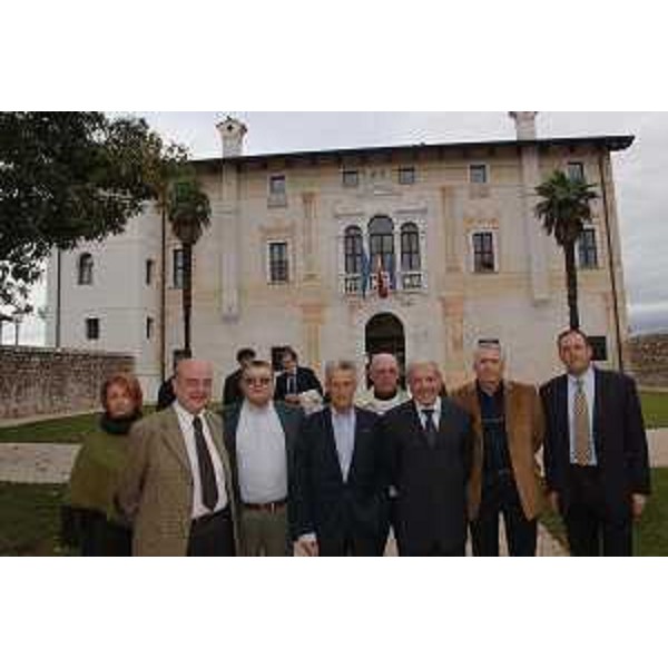 Riccardo Illy (Presidente Regione Friuli Venezia Giulia) incontra Arturo Soresi (Sindaco Spilimbergo), la Giunta e i capigruppo consiliari spilimberghesi nell'antico Palazzo di Sopra dei conti di Spilimbergo, sede del Municipio di Spilimbergo. (Spilimbergo 06/10/07)