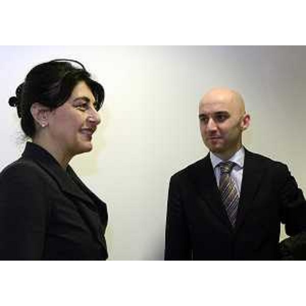 Mariagrazia Santoro (Assessore regionale Infrastrutture e Mobilità) e Simone Gorini (Direttore Divisione Passeggeri Trenitalia per FVG) - Udine 26/02/2015