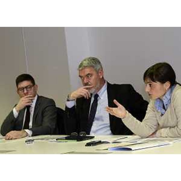 Simone Puksic (Presidente Insiel S.p.A.), Paolo Panontin (Assessore regionale Funzione pubblica) e Debora Serracchiani (Presidente Regione Friuli Venezia Giulia) all'incontro con le RSU delle sedi di Insiel S.p.A. di Trieste e Udine e con i segretari provinciali di FIOM-CGIL, FIM-CISL e UILM - Udine 26/02/2015
