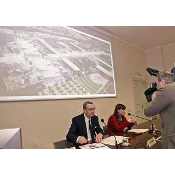 Sergio Bolzonello (Vicepresidente Regione FVG e assessore Attività produttive, Commercio, Cooperazione, Risorse agricole e forestali) e Debora Serracchiani (Presidente Regione Friuli Venezia Giulia) alla presentazione delle iniziative previste per la partecipazione del Friuli Venezia Giulia a EXPO Milano 2015 - Trieste 27/02/2015