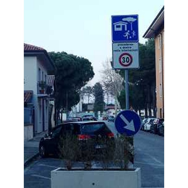 "Zona 30" in centro urbano, con limite di velocità di 30 chilometri orari invece dei consueti 50 previsti dal codice stradale - 27/02/2015