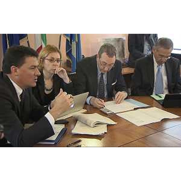 Paolo Candotti (Direttore generale Unindustria Pordenone) e Sergio Bolzonello (Vicepresidente Regione FVG e assessore Attività produttive e Cooperazione) alla riunione del Tavolo sull'attività della Cooperativa Ceramiche Idealscala a Orcenico di Zoppola - Pordenone 02/03/2015